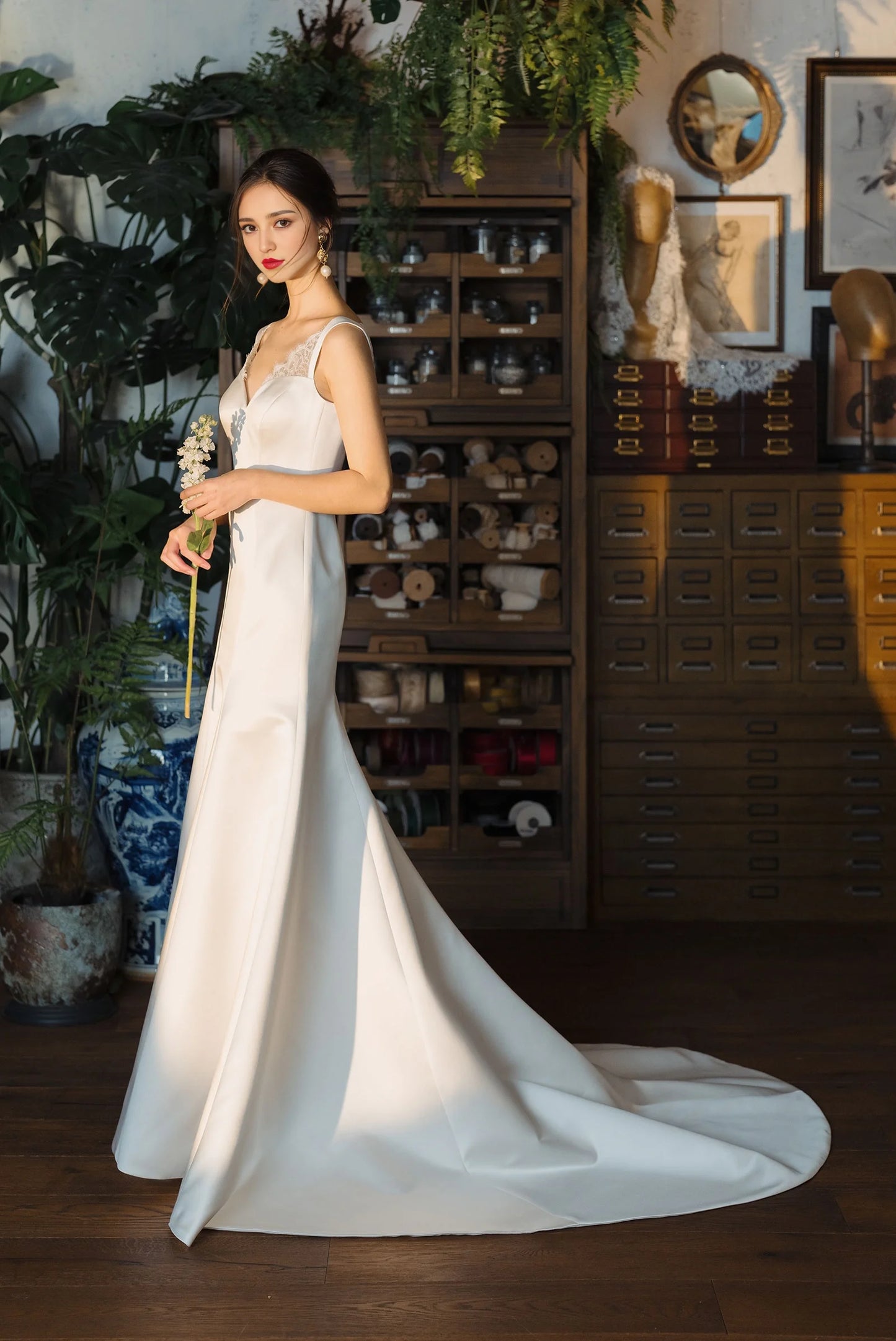 High Quality Wedding Dress Sexy Slit/ESTIMATED DELIVERY TIME 20 DAYS