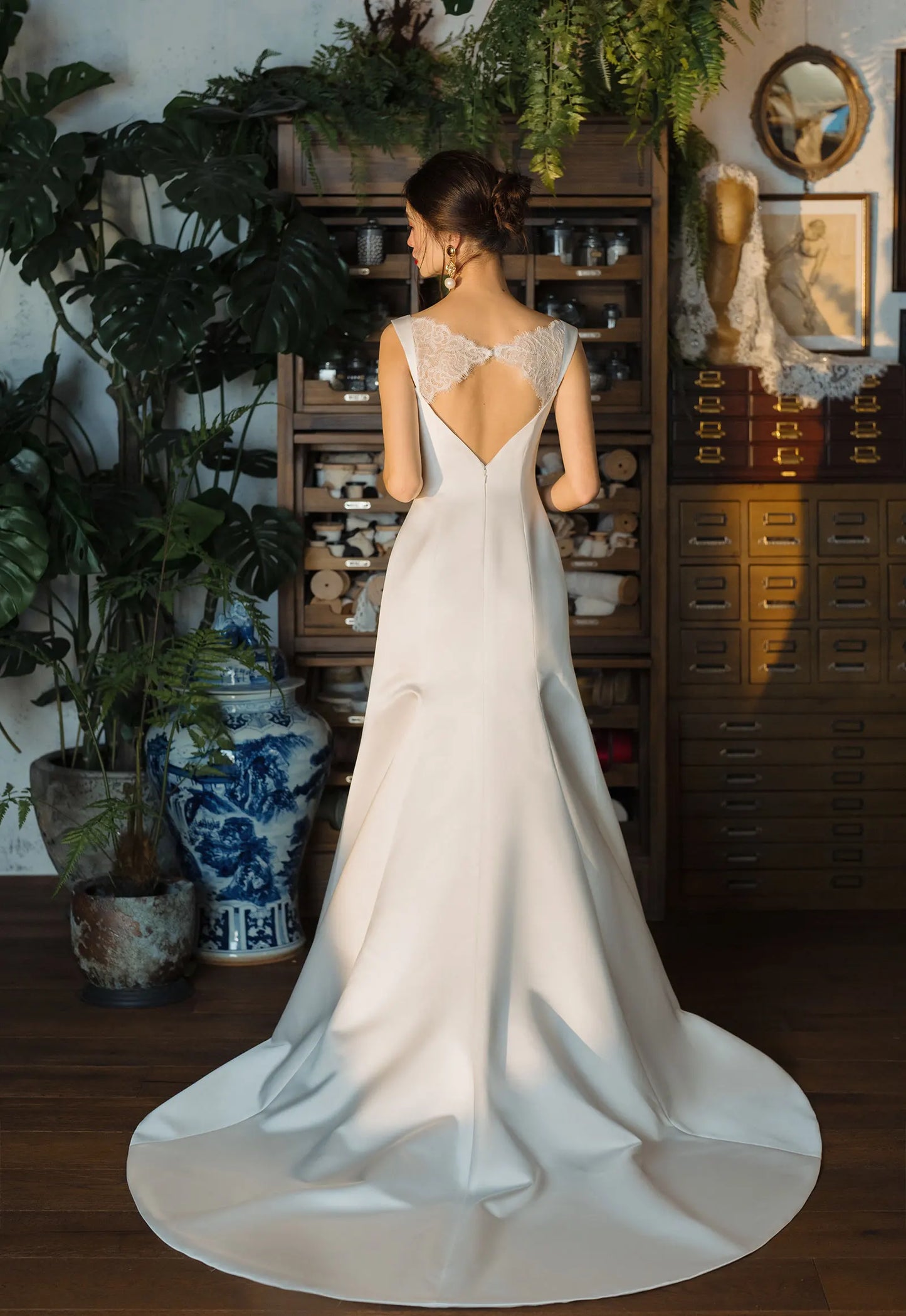 High Quality Wedding Dress Sexy Slit/ESTIMATED DELIVERY TIME 20 DAYS