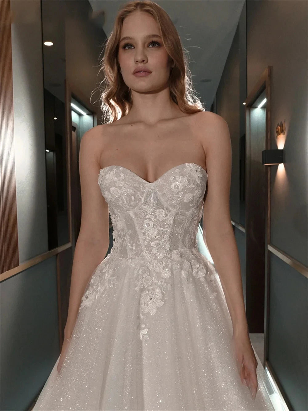 Beautiful Luxurious Wedding Dress Elegant Tulle/ESTIMATED DELIVERY TIME 28 DAYS